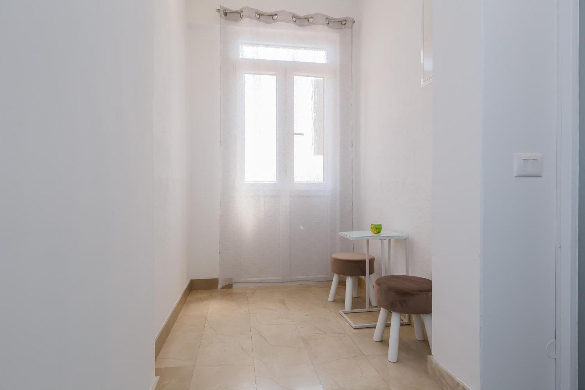 Apartmani Ujakovic คาชเตลา ภายนอก รูปภาพ