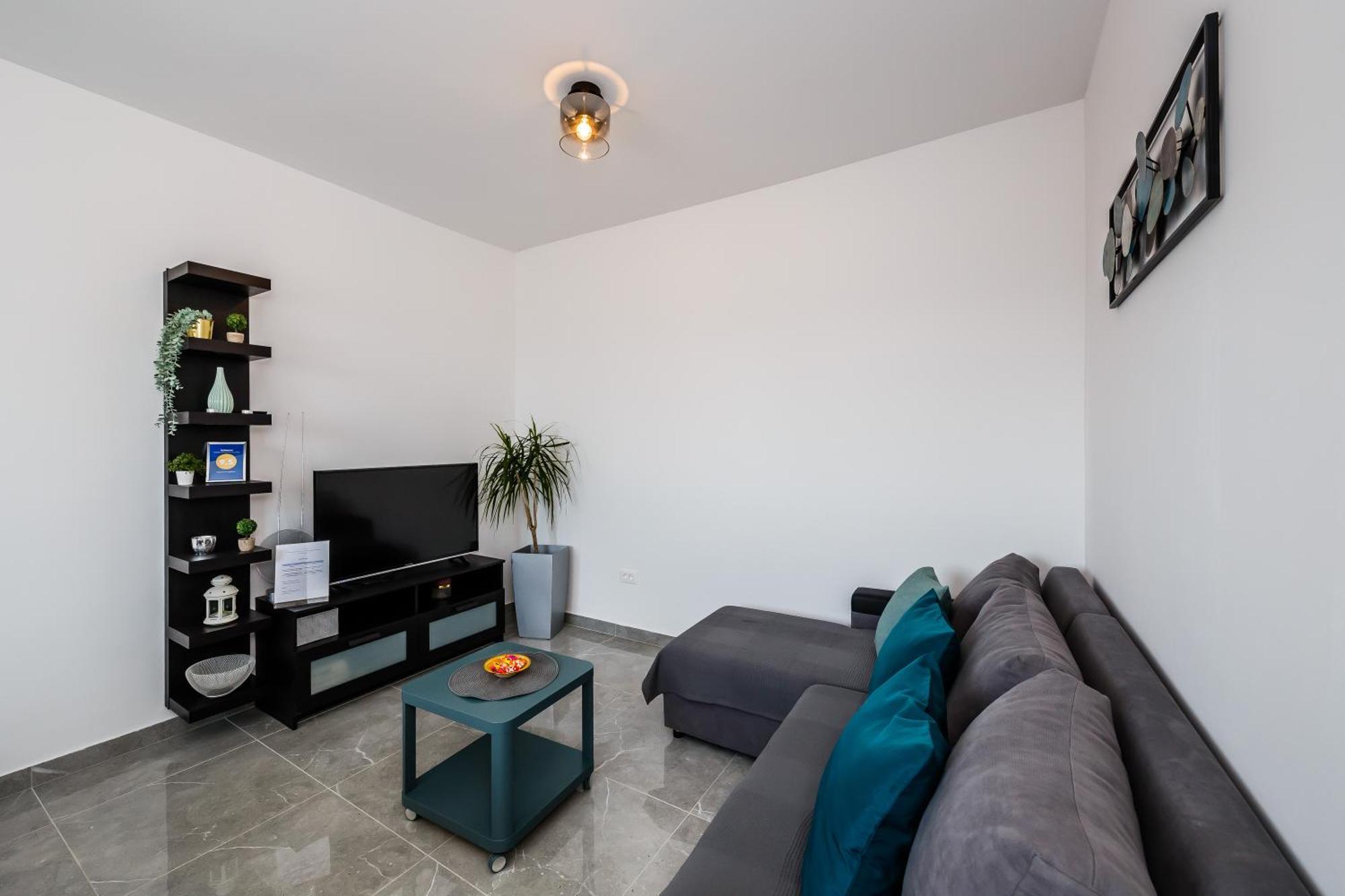 Apartmani Ujakovic คาชเตลา ภายนอก รูปภาพ