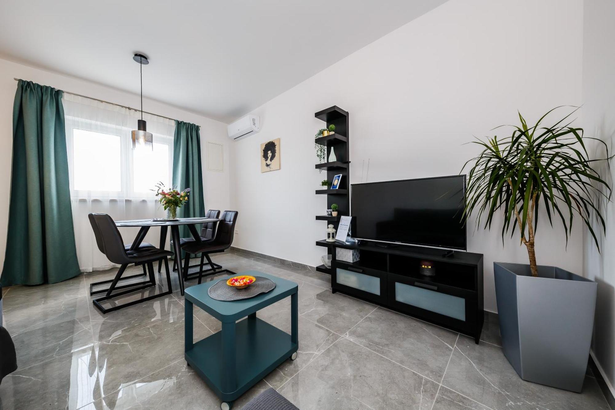 Apartmani Ujakovic คาชเตลา ภายนอก รูปภาพ