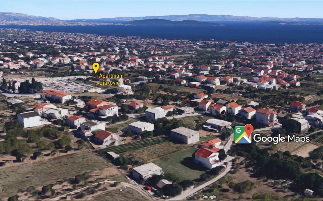 Apartmani Ujakovic คาชเตลา ภายนอก รูปภาพ