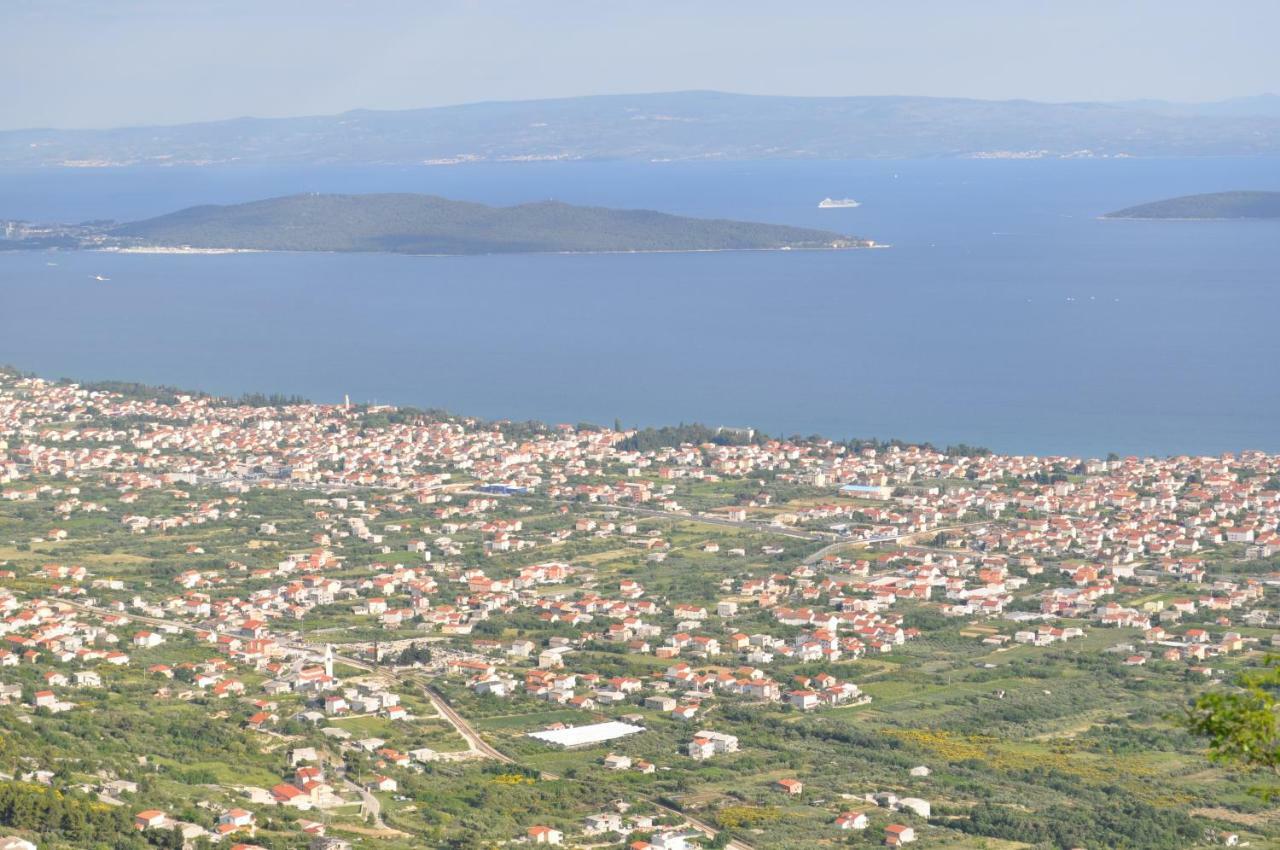 Apartmani Ujakovic คาชเตลา ภายนอก รูปภาพ
